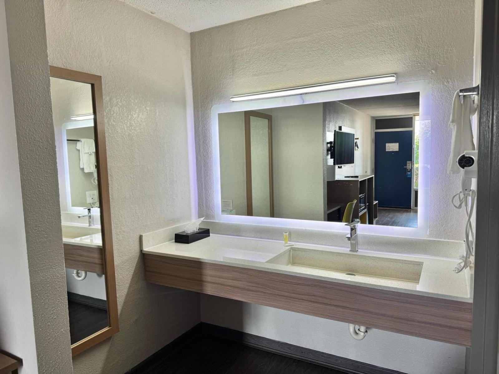 Days Inn By Wyndham Seneca-Clemson Esterno foto